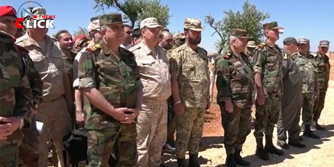 بتوجيه من الرئيس الأسد… العماد عباس يحضر بياناً تجريبياً بالذخيرة الحية لأحد تشكيلات الجيش السوري