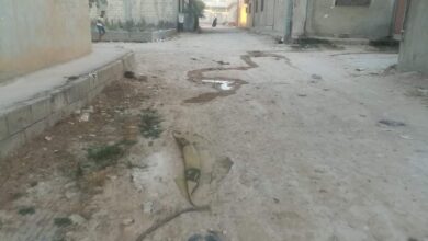 عشرات العائلات في ضاحية الباسل بحمص يناشدون تعبيد شوارعهم قبل هطول الأمطار