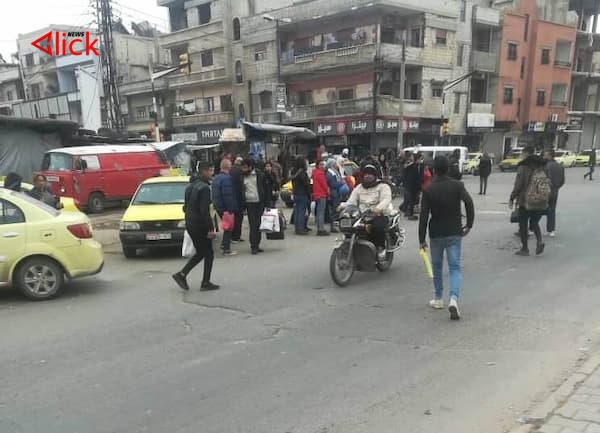 "المشي".. الحل البديل لغياب وسائل النقل في حمص