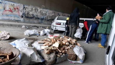 مع اشتداد المنخفضات وشح المحروقات.. ارتفاع سعر طن الحطب إلى نحو مليوني ليرة في حمص
