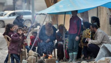 للمرة الثانية.. "المجموعات المسلحة" شمالي سورية تؤجّل وصول المساعدات الإنسانية للمتضررين من الزلزال