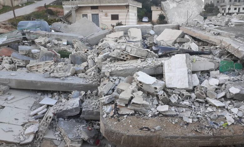 دعوى قضائية توقف أعمال إزالة أنقاض بناء انهار بفعل الزلزال بريف حماة