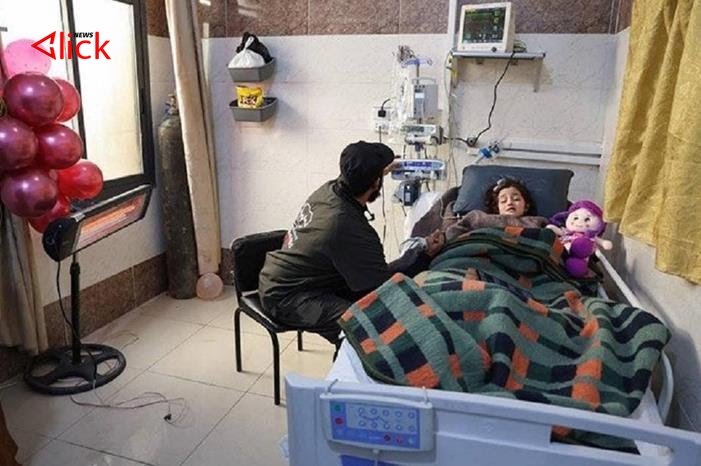 مهددة بفقدان قدميها.. تركيا تمنع إخراج طفلة سورية من إدلب لتلقي العلاج أصيبت بالزلزال