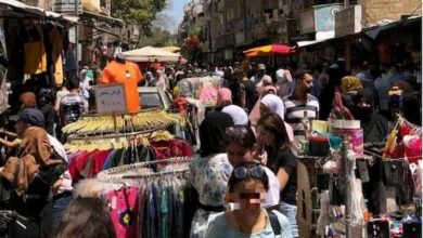 "حسرة على منحة لم تصدر بعد".. حركة شرائية خجولة قُبيل العيد في أسواق حمص