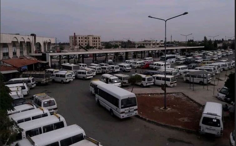 وسط غياب الحلول.. أزمة النقل تتفاقم في المخرم بريف حمص