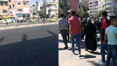 سائقو حمص مضربون عن العمل بعد رفع سعر المازوت.. مسؤول: "لا تعديل على التعرفة حالياً"