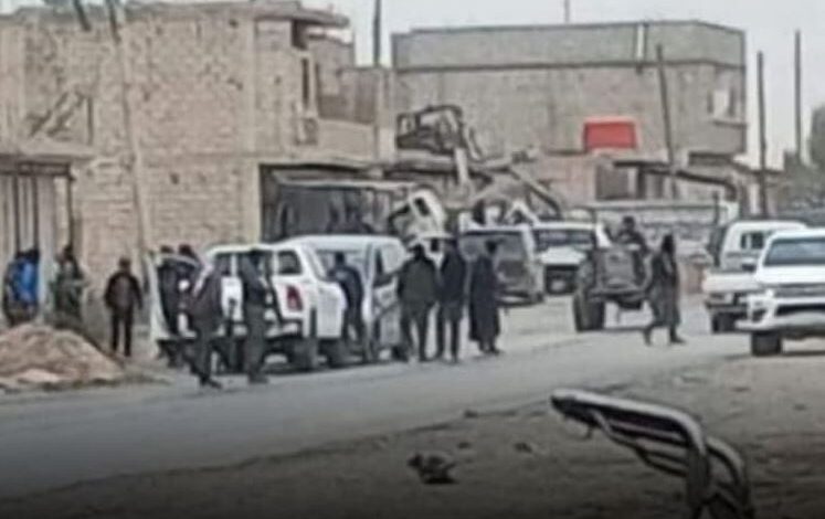 مقتل ثلاثة قياديين من "قسد" في انفجار سيارة بريف دير الزور