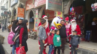 السوريون يستقبلون العام الجديد بالأمنيات.. خبير اجتماعي: ارتفاع الأسعار يحرم معظم الأسر سهرة رأس السنة
