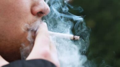 أكثر من 25% بدأوا بعمر 18 عاماً.. دراسة تكشف أبرز عوامل انتشار التدخين بين الشباب
